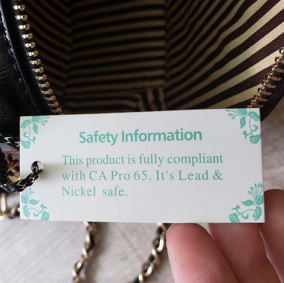 ❤Host Pick❤Round Crossbody Bag w Bee Embellishment - Picture 3 of 4